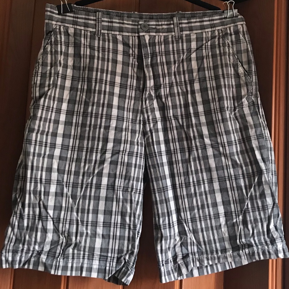 Mens Perry Ellis plaid shorts size 34